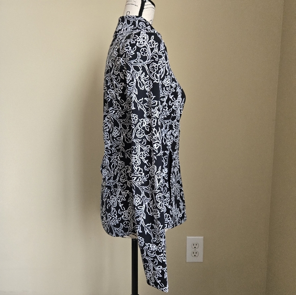 Tommy Bahama Active Top Womens S Full Zip Black White Floral - Picture 4 of 11